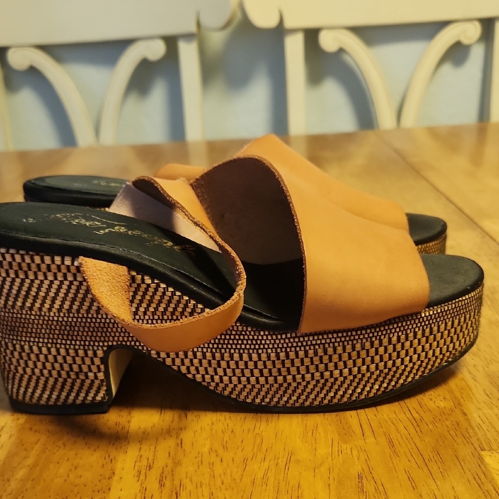 Free People Tan Platform Sandals - Picture 4 of 12